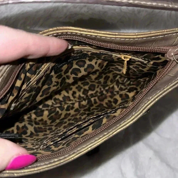 Vintage Y2K Gold Metallic Nine Purse Mobwife Faux croc Handbag Shoulder bag EUC - Picture 9 of 14